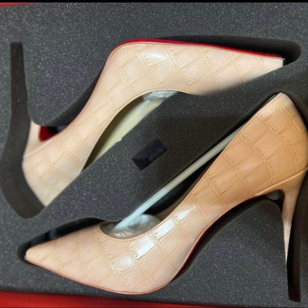 Christian Louboutin 39